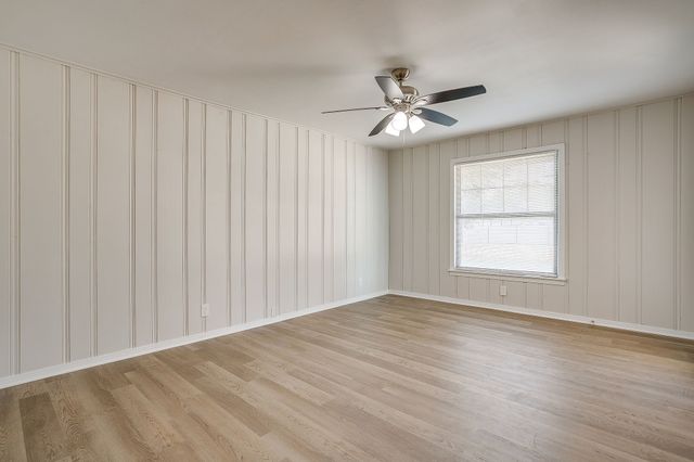204 W Northern Avenue, Saginaw, TX 76179
