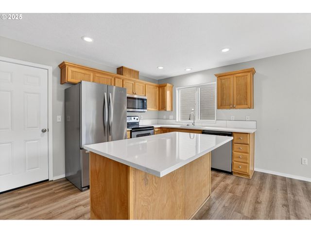 38420 MILLER St, Sandy, OR 97055