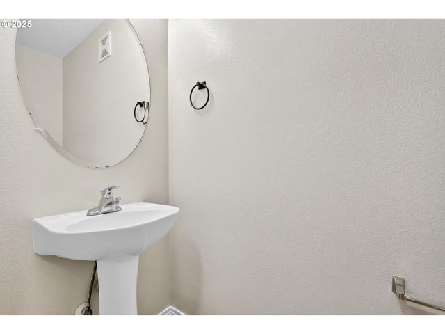 38420 MILLER St, Sandy, OR 97055