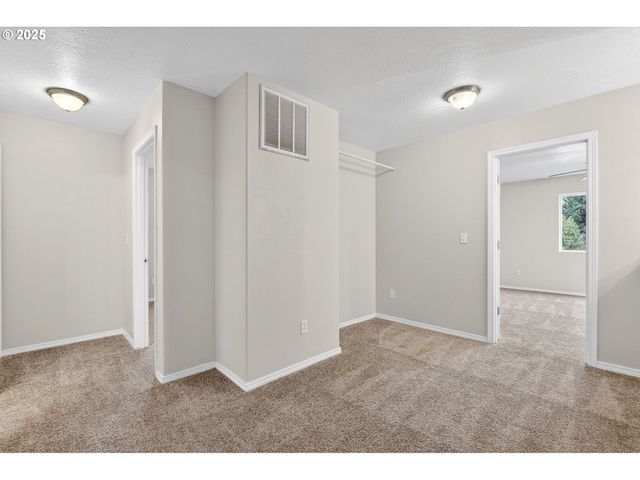 38420 MILLER St, Sandy, OR 97055