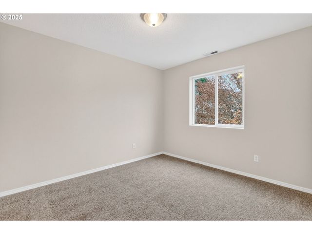 38420 MILLER St, Sandy, OR 97055