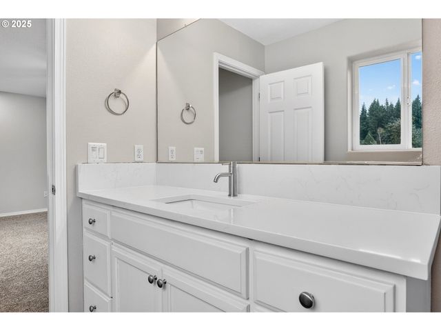 38420 MILLER St, Sandy, OR 97055