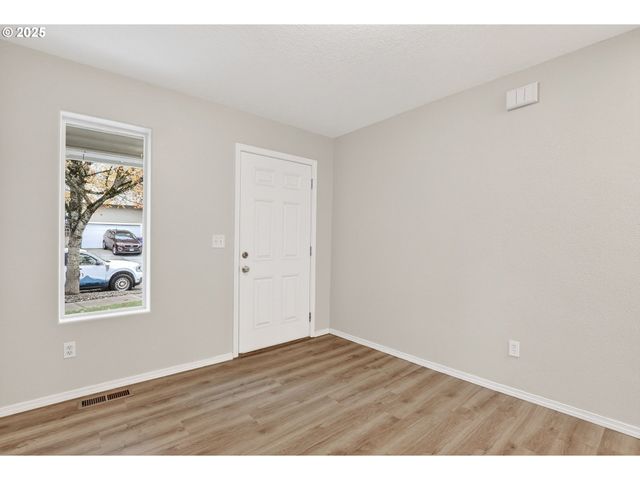 38420 MILLER St, Sandy, OR 97055