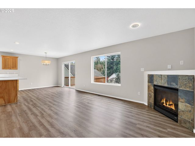 38420 MILLER St, Sandy, OR 97055