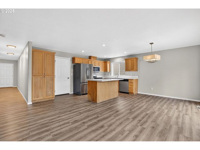 38420 MILLER St, Sandy, OR 97055