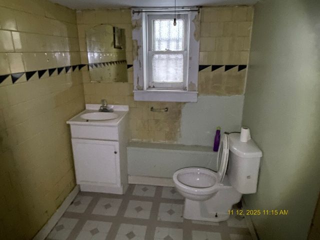 8148 S Brandon Avenue, Chicago, IL 60617