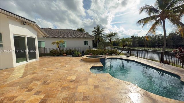 3763 Oak Ridge Cir, Weston, FL 33331