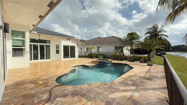 3763 Oak Ridge Cir, Weston, FL 33331