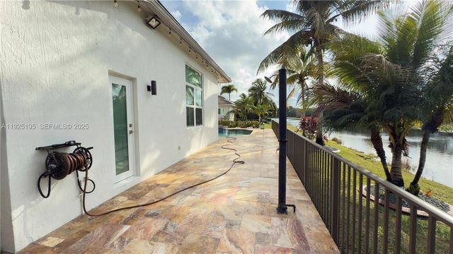 3763 Oak Ridge Cir, Weston, FL 33331