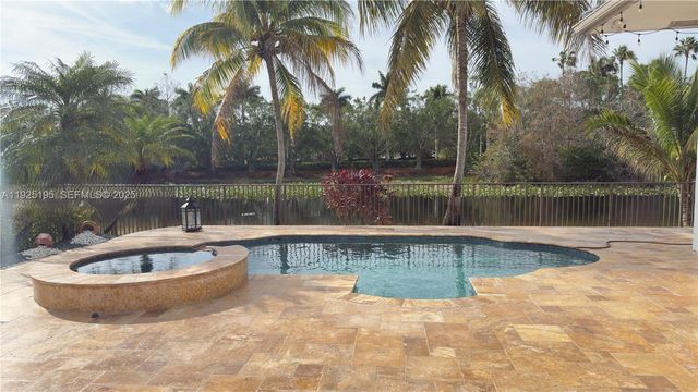 3763 Oak Ridge Cir, Weston, FL 33331