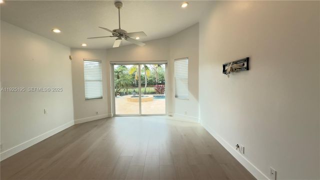 3763 Oak Ridge Cir, Weston, FL 33331
