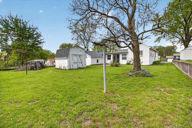 199 E Wilson Avenue, Machesney Park, IL 61115