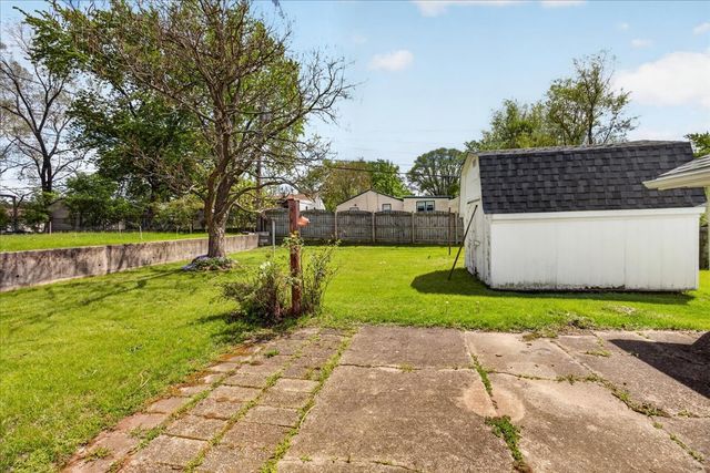 199 E Wilson Avenue, Machesney Park, IL 61115