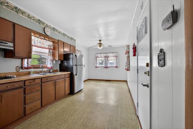 199 E Wilson Avenue, Machesney Park, IL 61115