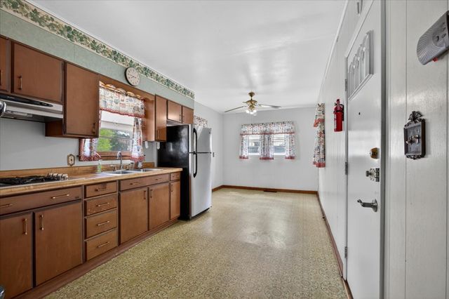 199 E Wilson Avenue, Machesney Park, IL 61115