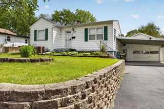 199 E Wilson Avenue, Machesney Park, IL 61115