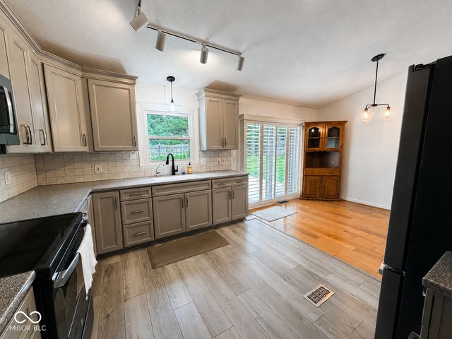 152 E 300 S, Crawfordsville, IN 47933
