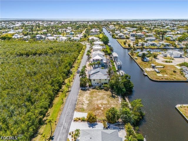 2936 Buttonwood Key CT, St James City, FL 33956