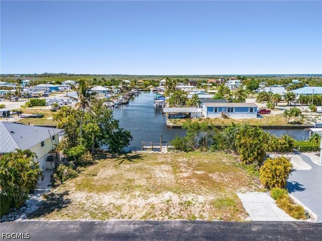 2936 Buttonwood Key CT, St James City, FL 33956