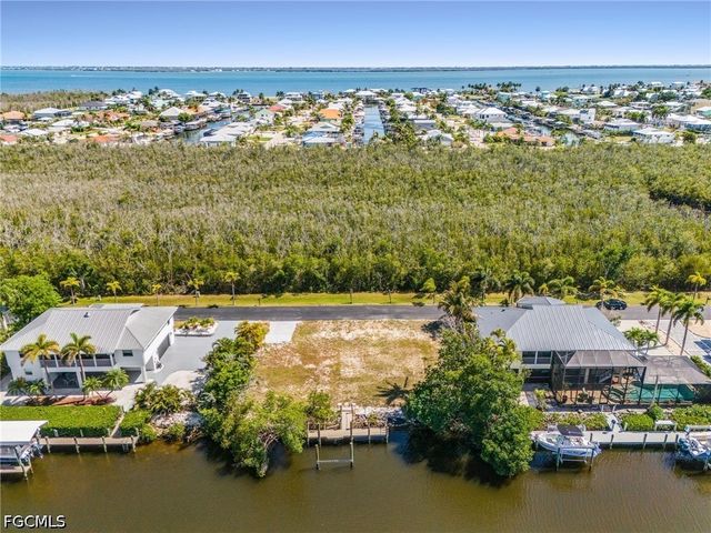 2936 Buttonwood Key CT, St James City, FL 33956