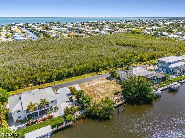 2936 Buttonwood Key CT, St James City, FL 33956