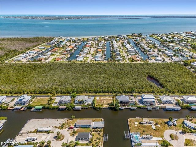 2936 Buttonwood Key CT, St James City, FL 33956