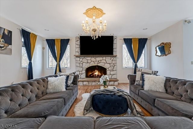 25 Starrett Ct, Sparta Twp., NJ 07871