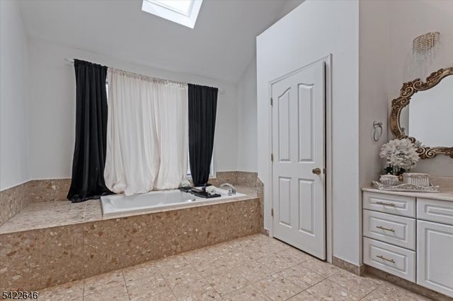 25 Starrett Ct, Sparta Twp., NJ 07871