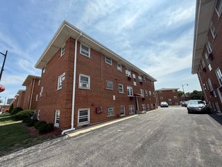 9451 Maple Drive 1S, Rosemont, IL 60018