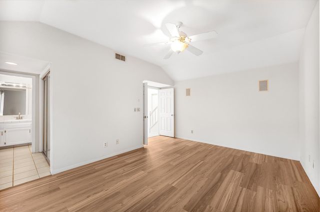 9128 N Stoneridge Lane, Fresno, CA 93720