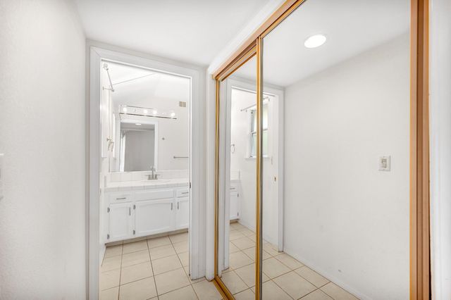 9128 N Stoneridge Lane, Fresno, CA 93720