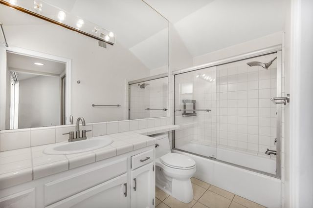 9128 N Stoneridge Lane, Fresno, CA 93720