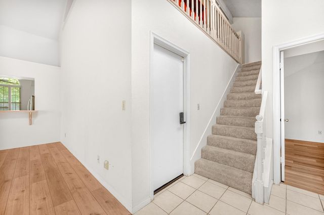 9128 N Stoneridge Lane, Fresno, CA 93720