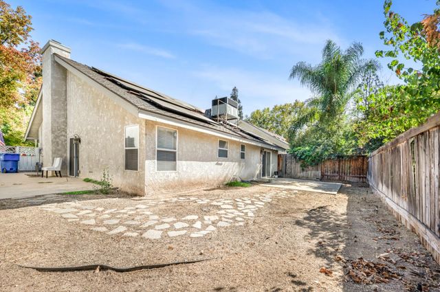 9128 N Stoneridge Lane, Fresno, CA 93720