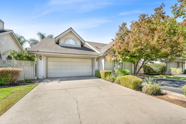 9128 N Stoneridge Lane, Fresno, CA 93720