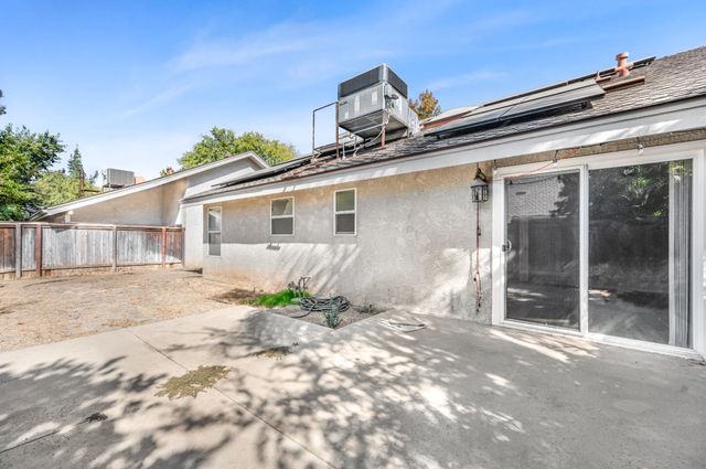 9128 N Stoneridge Lane, Fresno, CA 93720