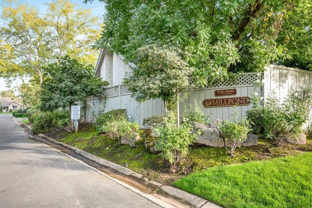 9128 N Stoneridge Lane, Fresno, CA 93720