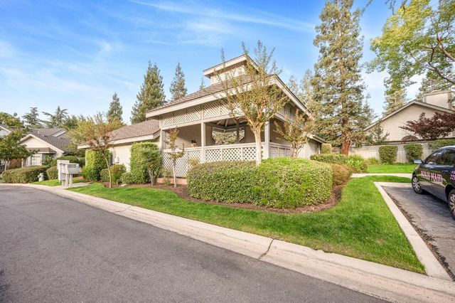 9128 N Stoneridge Lane, Fresno, CA 93720