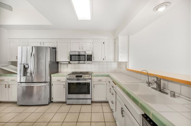 9128 N Stoneridge Lane, Fresno, CA 93720