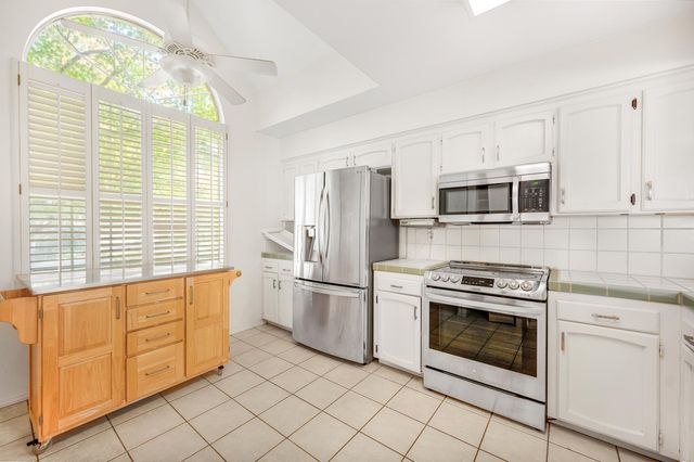 9128 N Stoneridge Lane, Fresno, CA 93720
