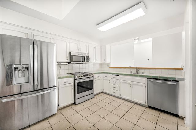 9128 N Stoneridge Lane, Fresno, CA 93720