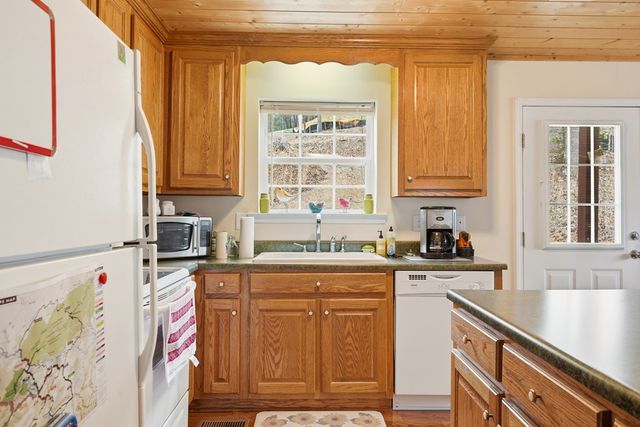 1914 Creekstone Lane, Young Harris, GA 30582