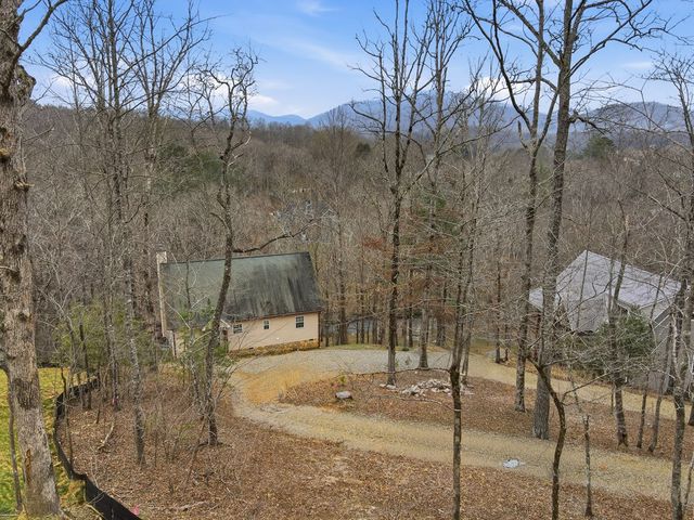 1914 Creekstone Lane, Young Harris, GA 30582