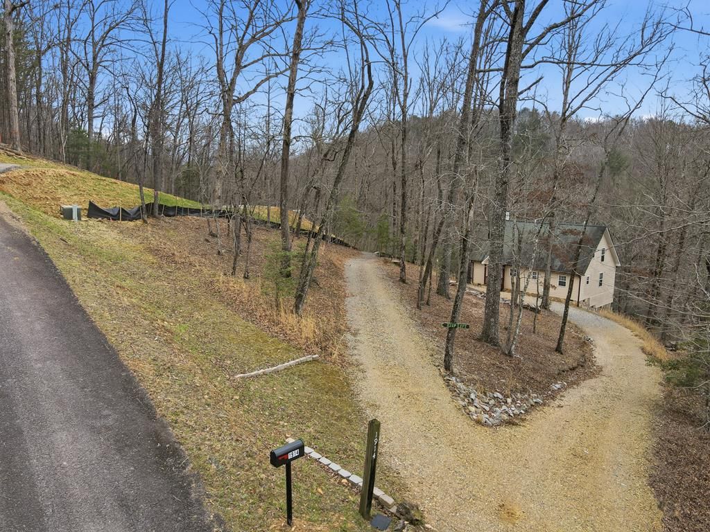 1914 Creekstone Lane, Young Harris, GA 30582