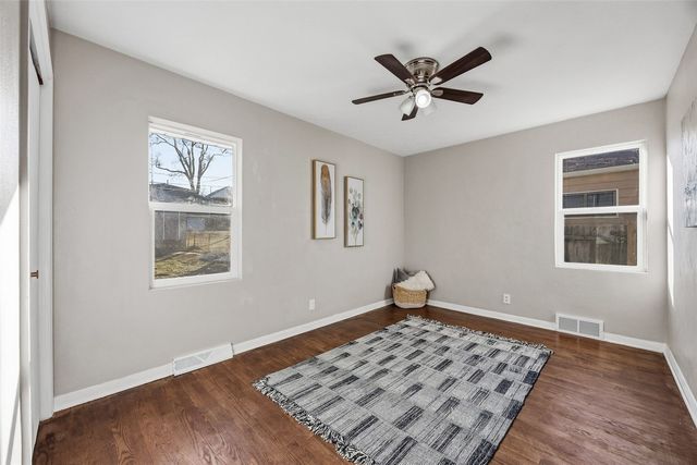 929 21st Avenue SW, Cedar Rapids, IA 52404