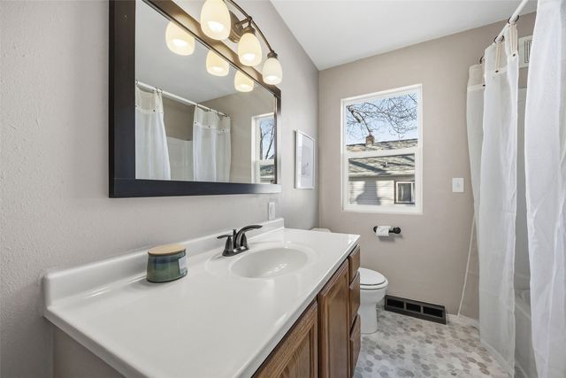 929 21st Avenue SW, Cedar Rapids, IA 52404