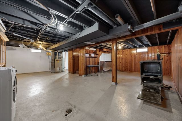 929 21st Avenue SW, Cedar Rapids, IA 52404