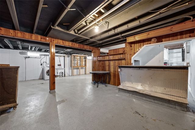 929 21st Avenue SW, Cedar Rapids, IA 52404