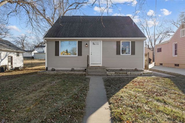 929 21st Avenue SW, Cedar Rapids, IA 52404