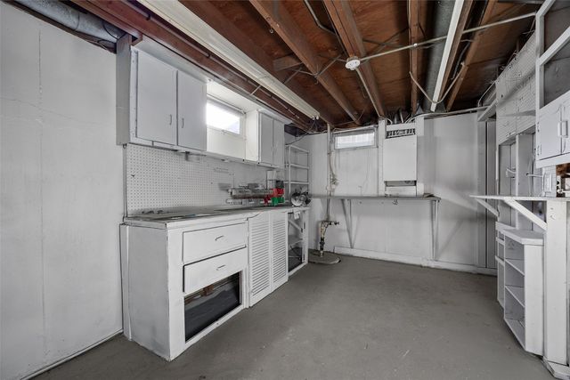 929 21st Avenue SW, Cedar Rapids, IA 52404